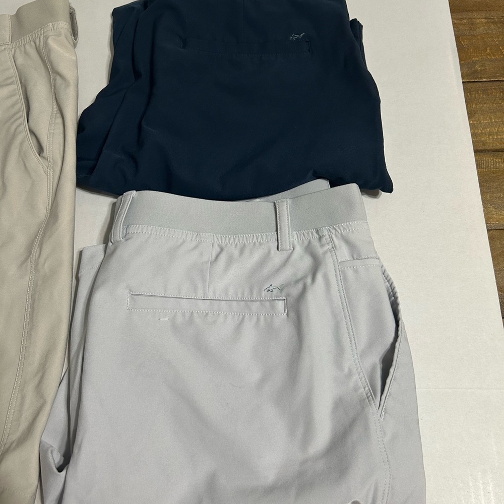Men's Navy , Beige and Gray Shorts Golf/ Dress  shorts size 34 great condition